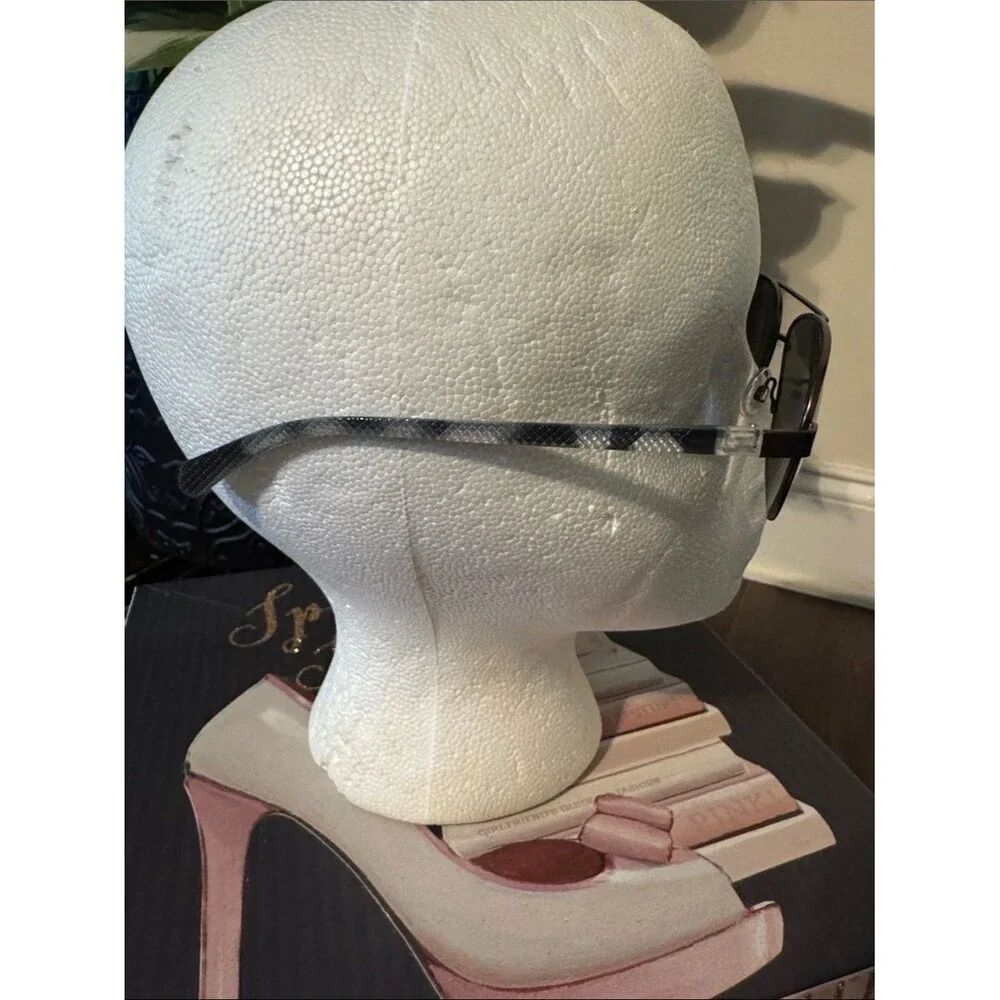 Unbranded timeless aviator